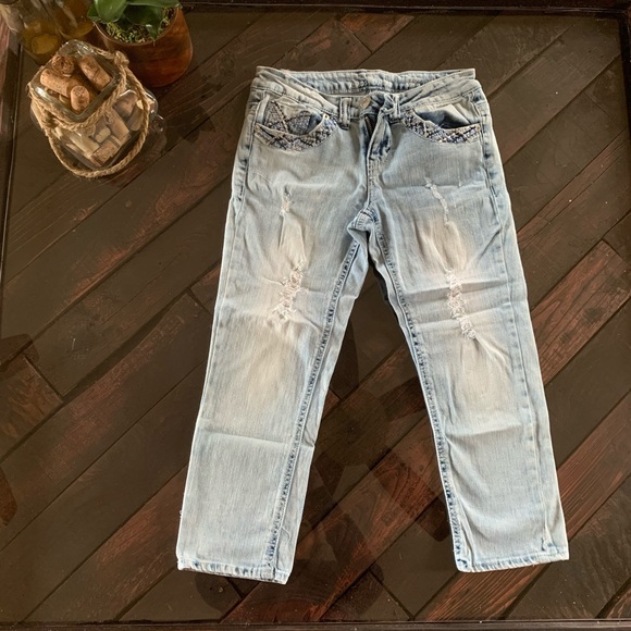 Almost Famous Denim - Almost Famous Light Wash Cropped Jeans